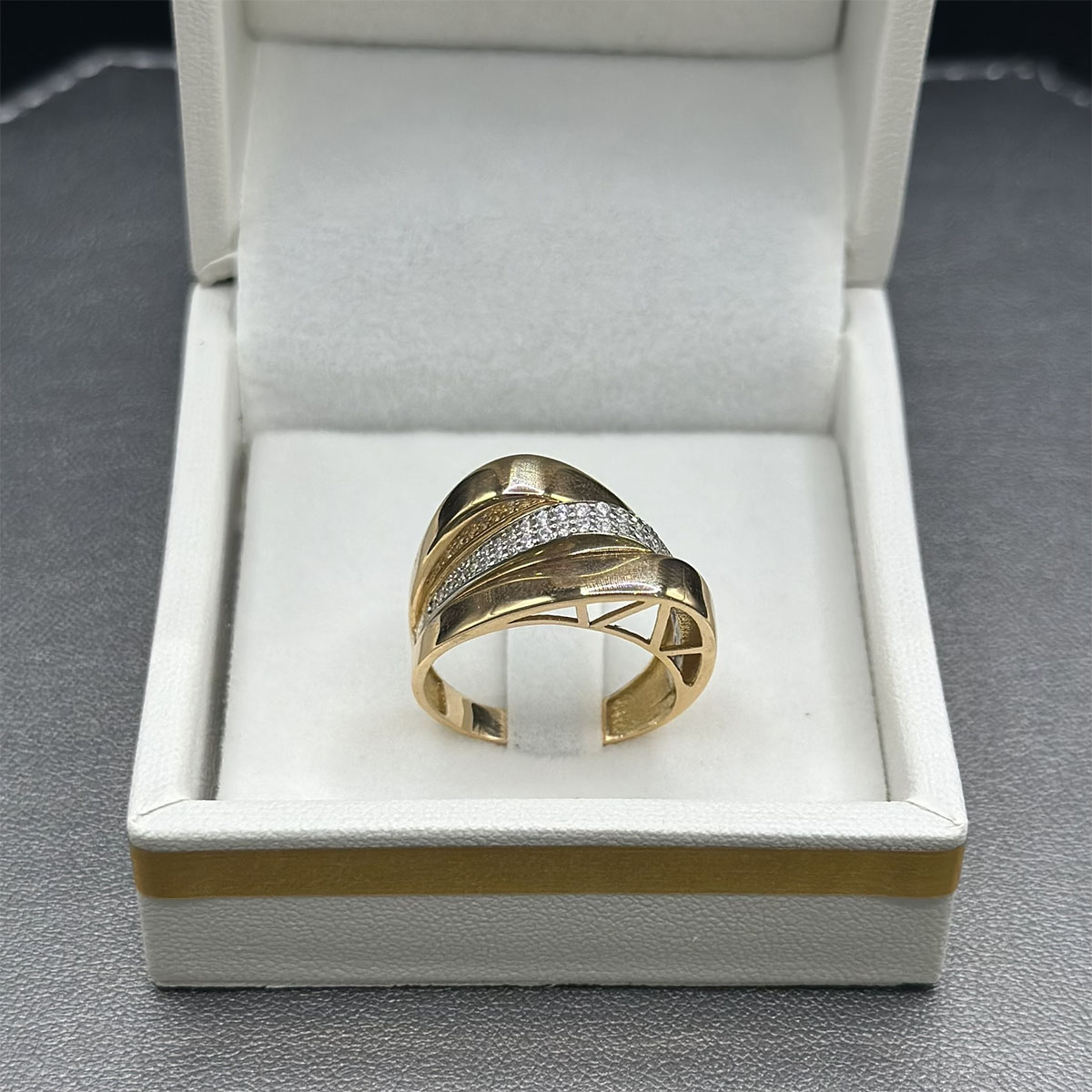 Bague en Or 18K - Sobriété et Prestance