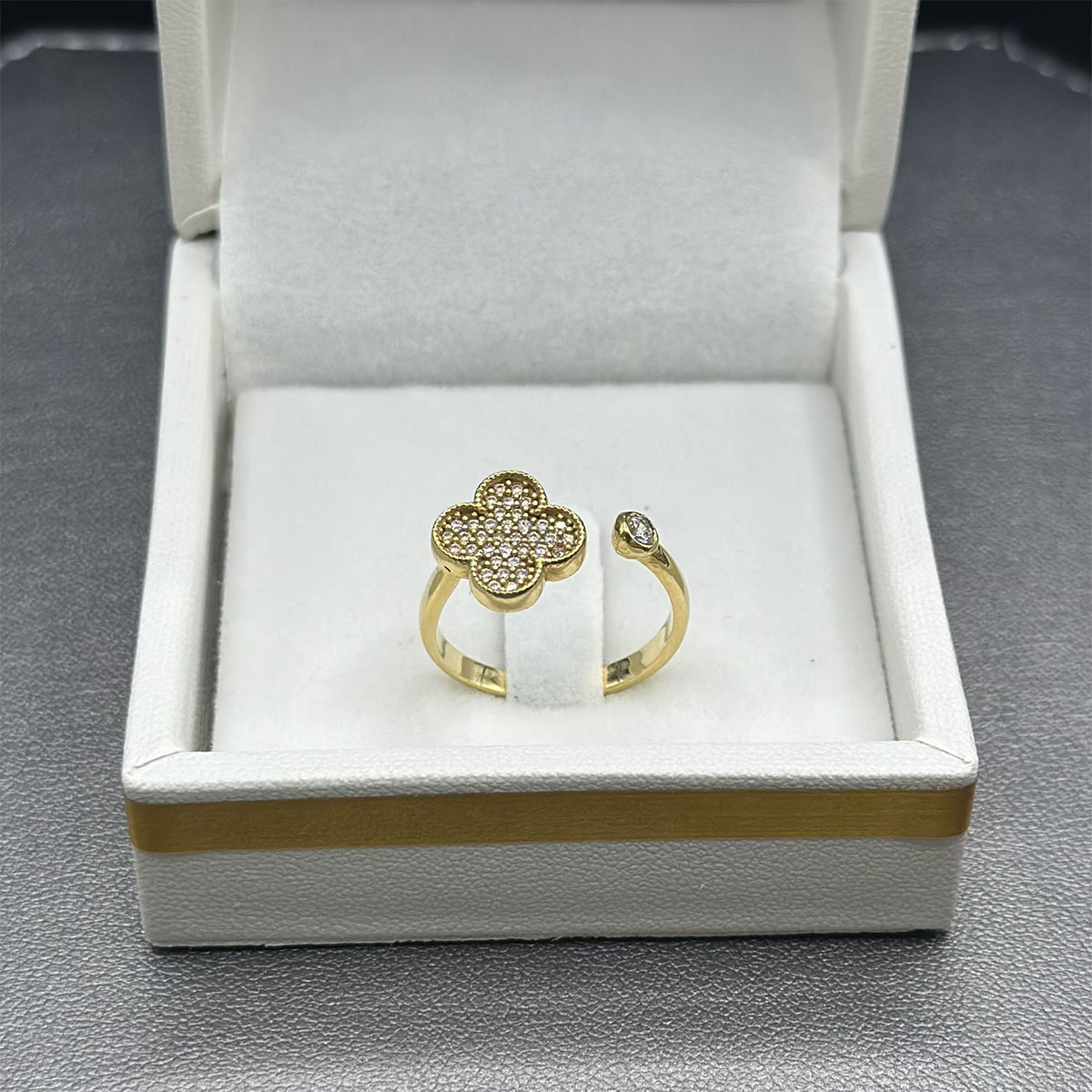 Bague en Or 18K – L'Élégance et la Modernité en Harmonie