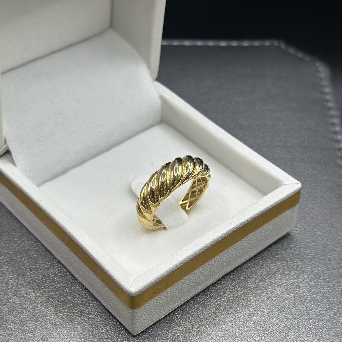 Bague en Or 18K - Caractère et Style – Image 2