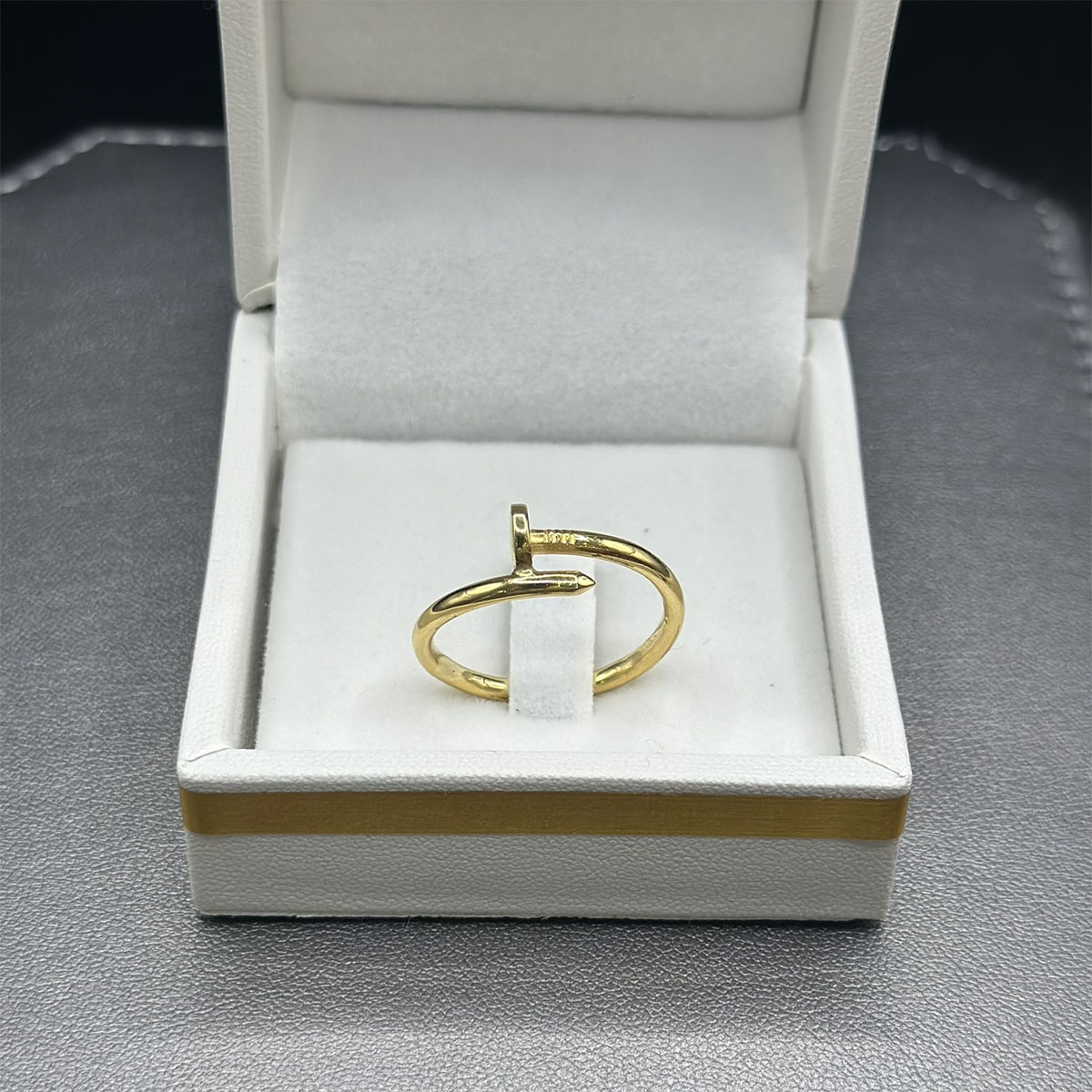 Bague en Or 18K – L’Élégance de la Simplicité Moderne