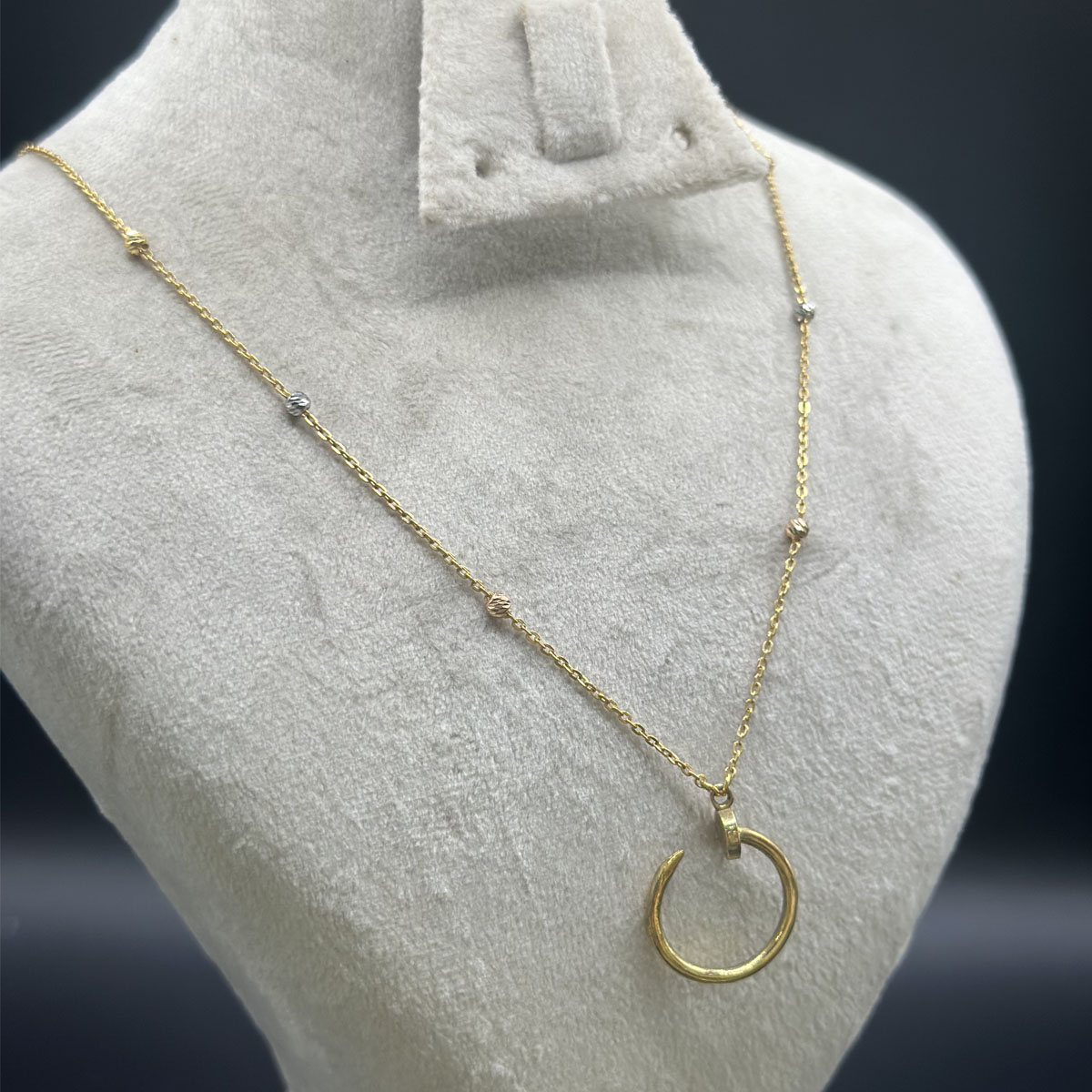 Collier en Or 18K – Design Clou Épuré et Moderne – Image 2