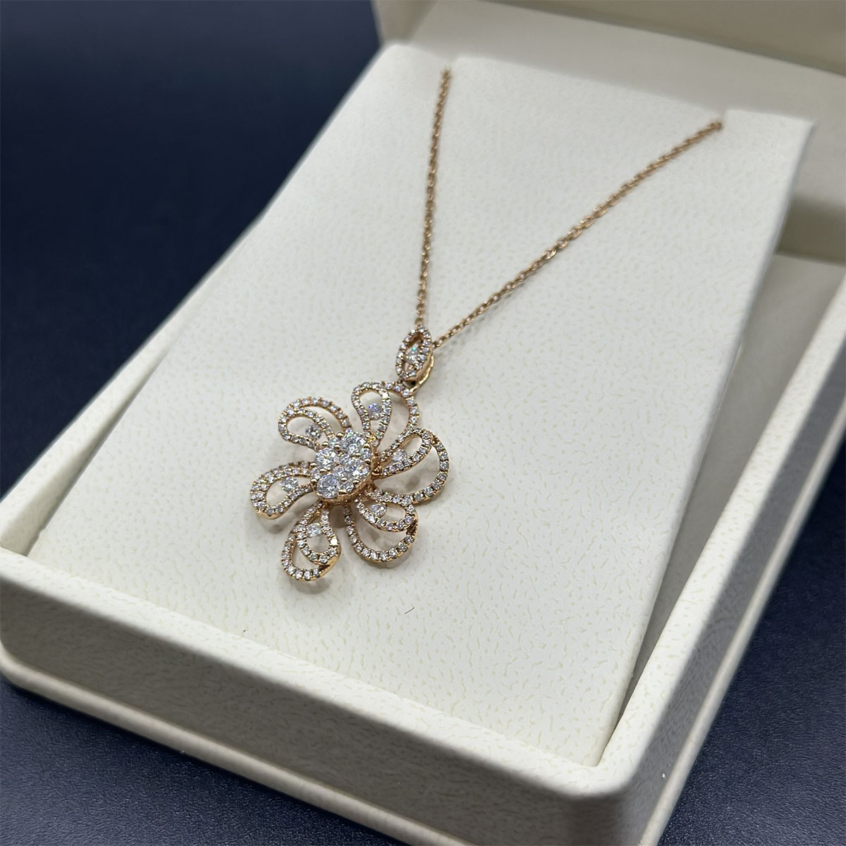 Collier en diamant 18K – Élégance raffinée – Image 3