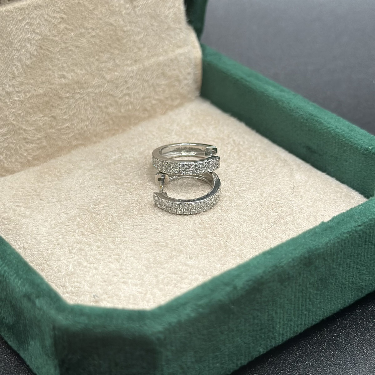 Boucles d'oreilles en diamant 18K– Lueur douce – Image 2