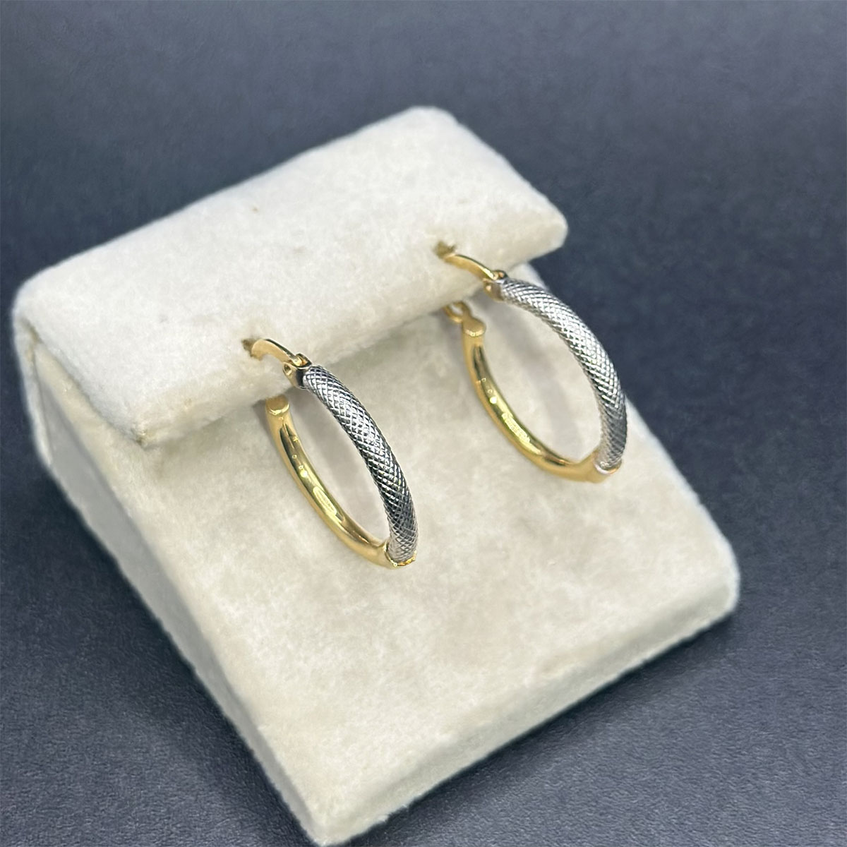 Boucles d'oreilles en Or 18K – Design Barre Élégante – Image 2