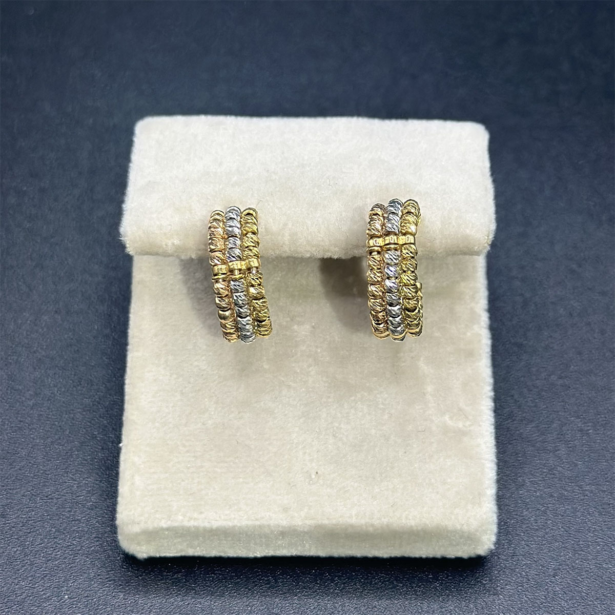 Boucles d'oreilles en Or 18K – Discrètes et Élégantes