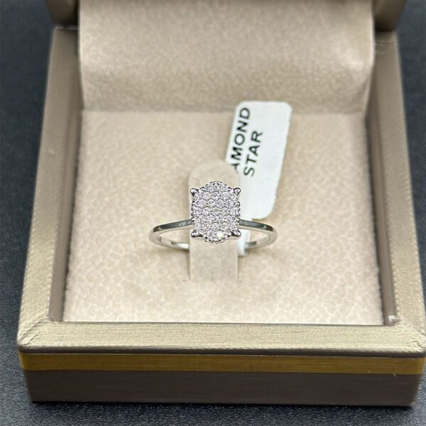 Bague en diamant – Charmante discrétion