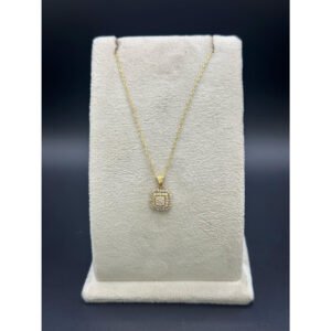 Collier en Or 18K – Charme Précieux
